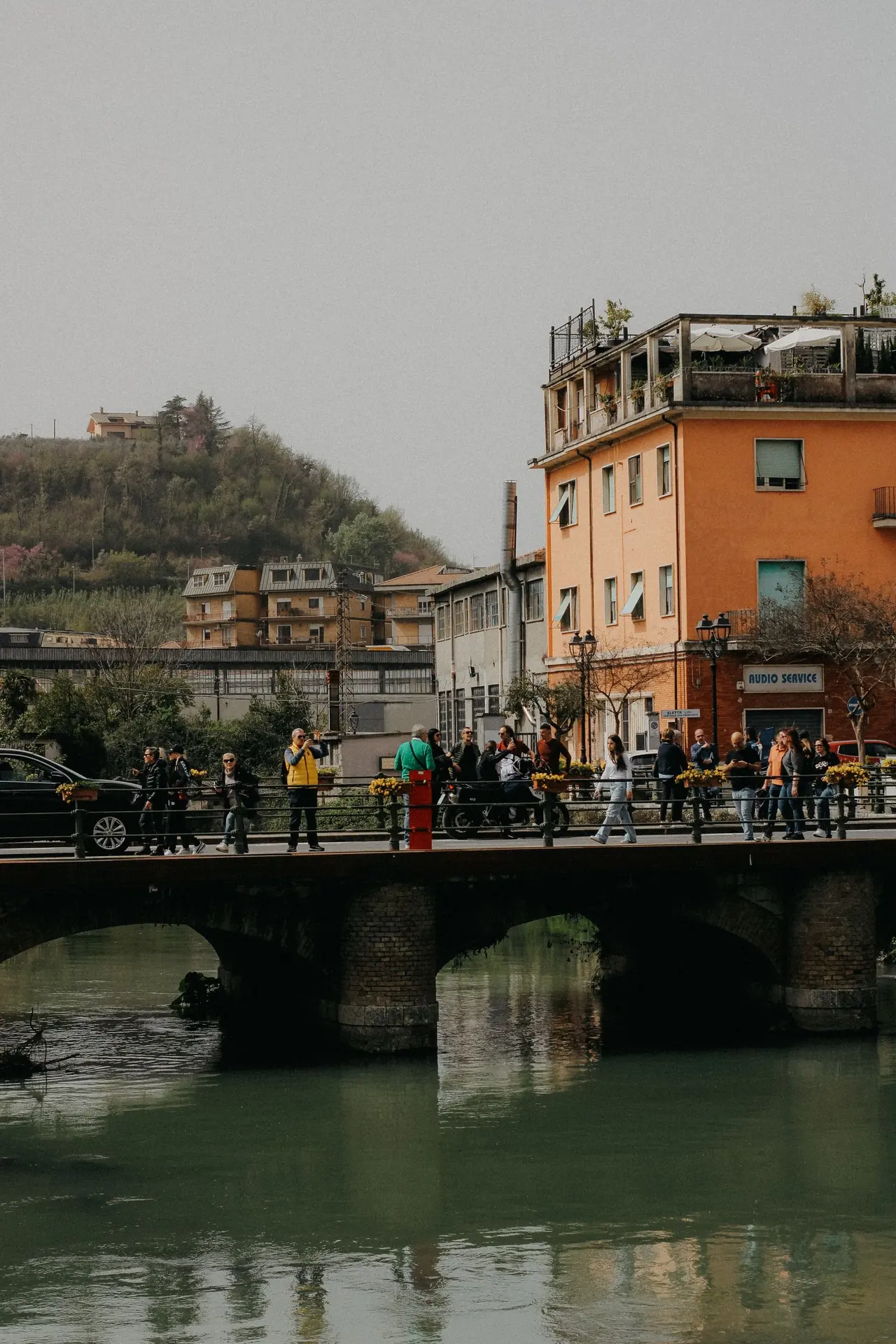 Il ponte sul fiume Liri e le case del centro di Sora